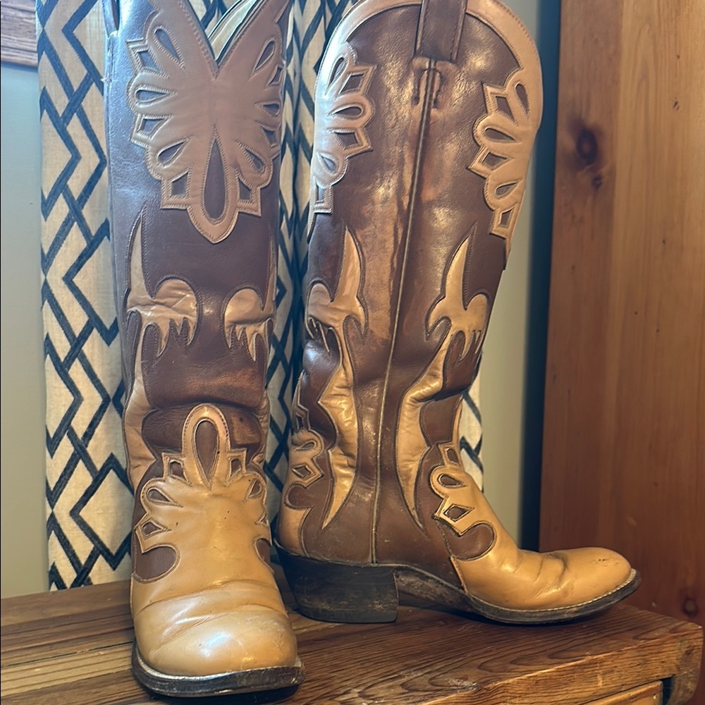 Custom made boots featuring round toe & palm tree design.